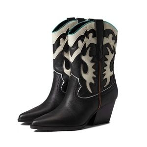 EUC Landen western boot. Never worn outside of home. Tired on only.